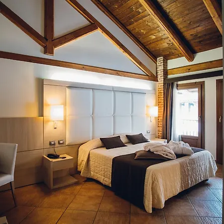 Ultimo Borgo Hotel *